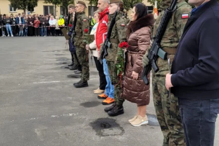 Żołnierze podczas uroczystej przysięgi