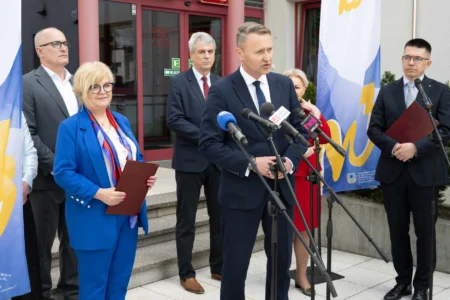 Uczestnicy otwarcia punktu paszportowego