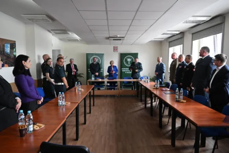 Uczestnicy uroczystości z okazji wręczenia powołania wojewódzkiemu inspektorowi transportu drogowego