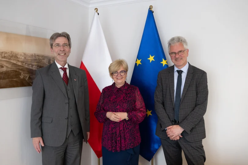 Wojewoda podkarpacki Teresa Kubas-Hul, ambasador Republiki Austrii Andreas Stadler oraz konsul generalnym Austrii w Krakowie Martin Gärtner