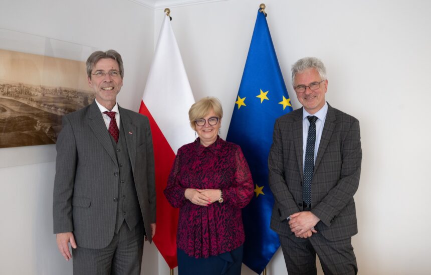 Wojewoda podkarpacki Teresa Kubas-Hul, ambasador Republiki Austrii Andreas Stadler oraz konsul generalnym Austrii w Krakowie Martin Gärtner