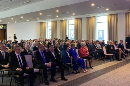 Uczestnicy uroczystości z okazji jubileuszu nadzoru budowlanego