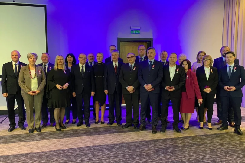 Uczestnicy uroczystości z okazji jubileuszu nadzoru budowlanego