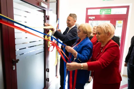 Uczestnicy otwarcia punktu paszportowego