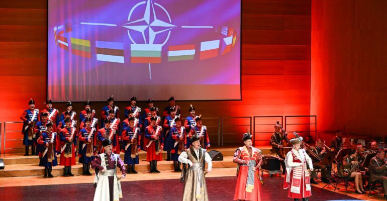 Uczestnicy koncertu z okazji 25 lat Polski w NATO