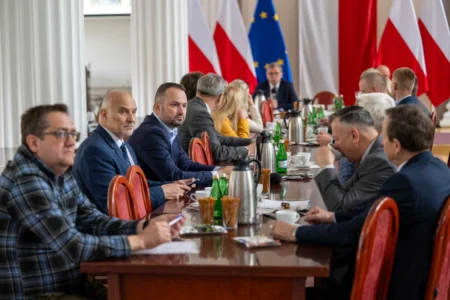 Uczestnicy spotkania wojewody z samorzadami