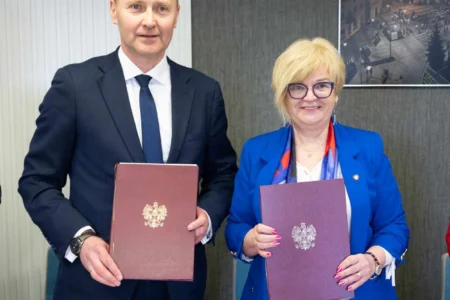 Uczestnicy podpisania umowy w Mielcu