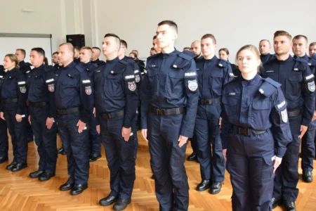Uczestnicy uroczystego ślubowania policjantów