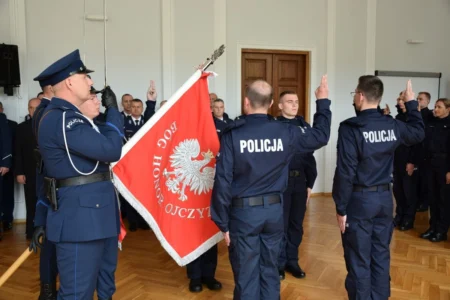 Uczestnicy uroczystego ślubowania policjantów