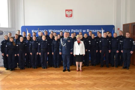 Uczestnicy uroczystego ślubowania policjantów