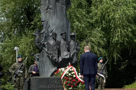Uczestnicy uroczystości patriotycznych