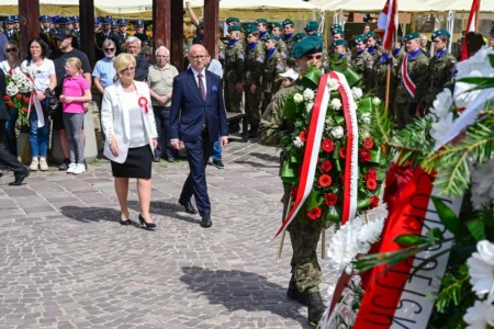 Uczestnicy uroczystości z okazji Święta Konstytucji 3 maja