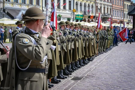 Uczestnicy uroczystości z okazji Święta Konstytucji 3 maja
