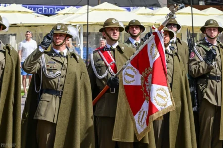 Uczestnicy uroczystości z okazji Święta Konstytucji 3 maja
