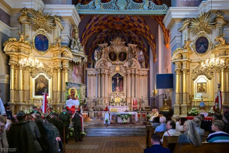 Uczestnicy uroczystości z okazji Święta Konstytucji 3 maja