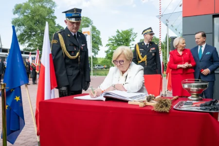 Uczestnicy obchodów z okazji Dnia Strażaka