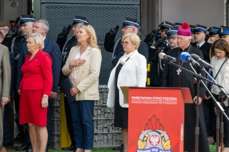 Uczestnicy obchodów z okazji Dnia Strażaka