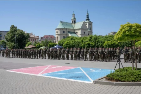 Uczestnicy przysięgi wojsk obrony terytorialnej