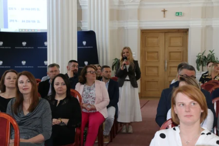 Uczestnicy spotkania z kadra kierowniczą środowiskowych domów samopomocy