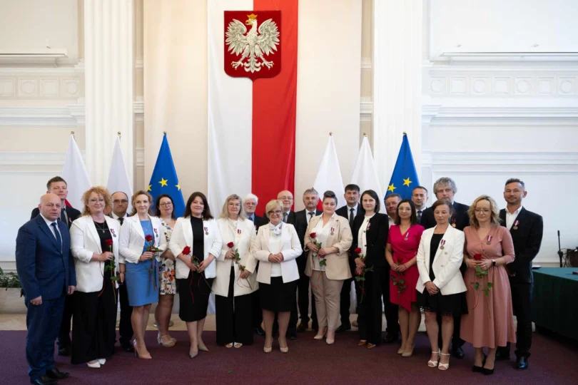 Osoby odznaczone odznaczeniami państwowymi i wojewoda podkarpacki Teresa Kubas-Hul