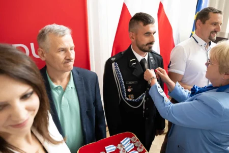 Uczestnicy uroczystości z okazji święta krwiodawców