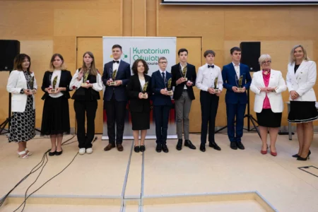 Uczestnicy gali laureatów konkursów przedmiotowych