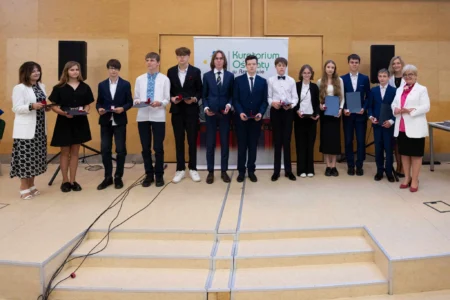 Uczestnicy gali laureatów konkursów przedmiotowych