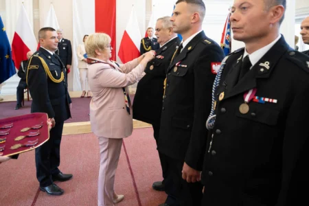 Uczestnicy uroczystości strażackich