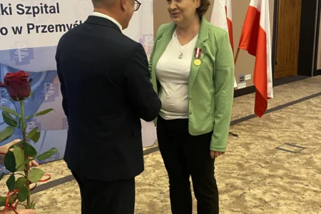 Uczestnicy uroczystości wręczenia odznaczeń w Przemyślu