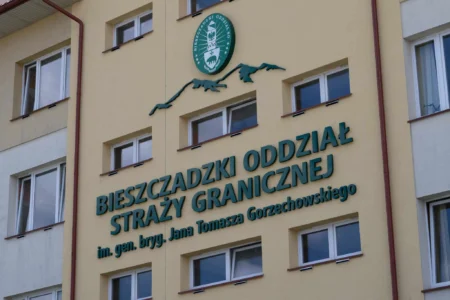 Uczestnicy uroczystości przekazania obowiązków komendantowi Straży Granicznej