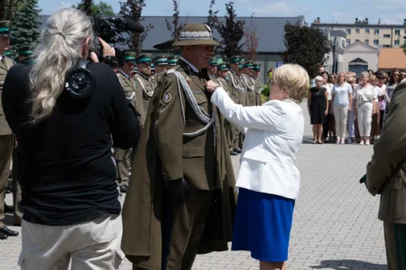 Uczestnicy uroczystości przekazania obowiązków komendantowi Straży Granicznej