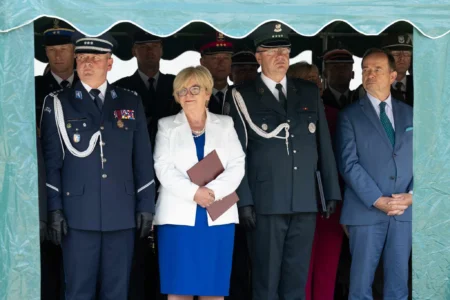 Uczestnicy uroczystości przekazania obowiązków komendantowi Straży Granicznej