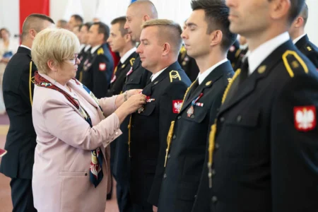 Uczestnicy uroczystości strażackich