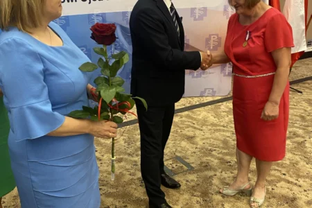 Uczestnicy uroczystości wręczenia odznaczeń w Przemyślu