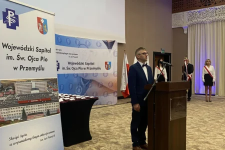 Uczestnicy uroczystości wręczenia odznaczeń w Przemyślu