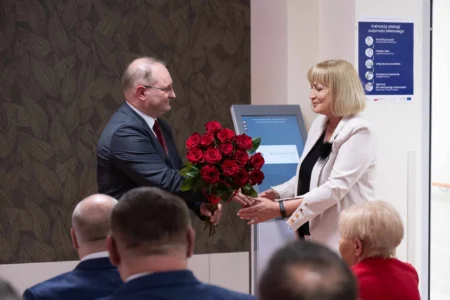 Uczestnicy otwarcia SORu w szpitalu MSWiA