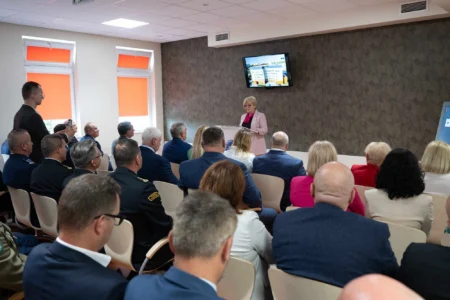 Uczestnicy otwarcia SORu w szpitalu MSWiA