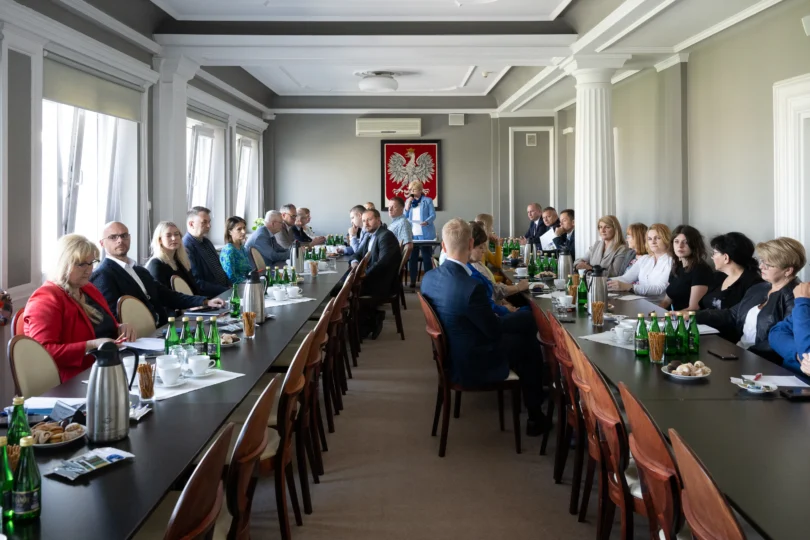 Spotkanie wojewody podkarpackiego z dyrektorami szpitali i kadrą medyczną.