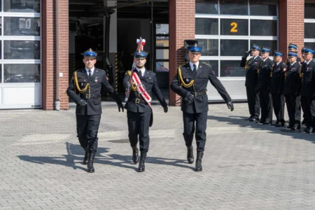 Uczestnicy uroczystej zbiórki strażackiej