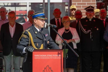 Uczestnicy uroczystej zbiórki strażackiej