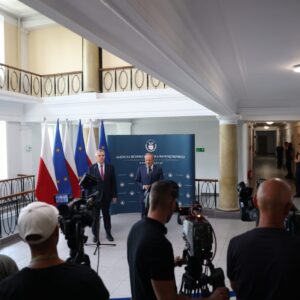 Wspólna konferencja prasowa ministra Tomasza Siemoniaka i premiera Donalda Tuska w Rzeszowie na temat przywrócenia 10 delegatur Agencji Bezpieczeństwa Wewnętrznego.