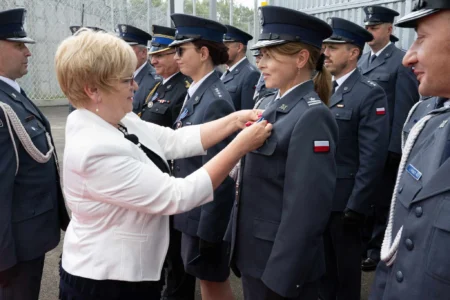 Uczestnicy uroczystości z okazji wojewódzkiego święta służby więzienne