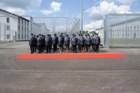 Uczestnicy uroczystości z okazji wojewódzkiego święta służby więzienne