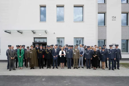 Uczestnicy uroczystości z okazji wojewódzkiego święta służby więzienne