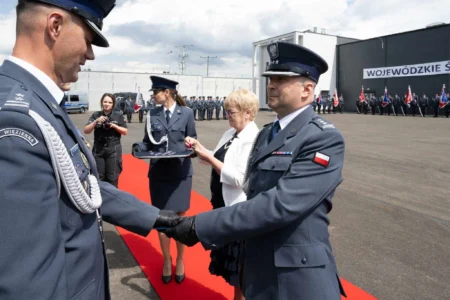 Uczestnicy uroczystości z okazji wojewódzkiego święta służby więzienne