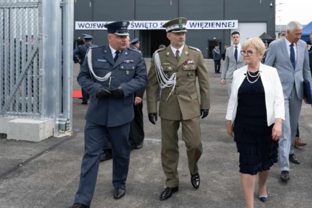 Uczestnicy uroczystości z okazji wojewódzkiego święta służby więzienne