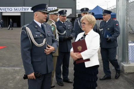 Uczestnicy uroczystości z okazji wojewódzkiego święta służby więzienne