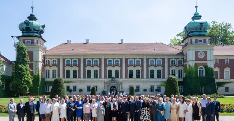 Uczestnicy uroczystości ustanowienie Rodziny Ulmów Patronami województwa podkarpackiego