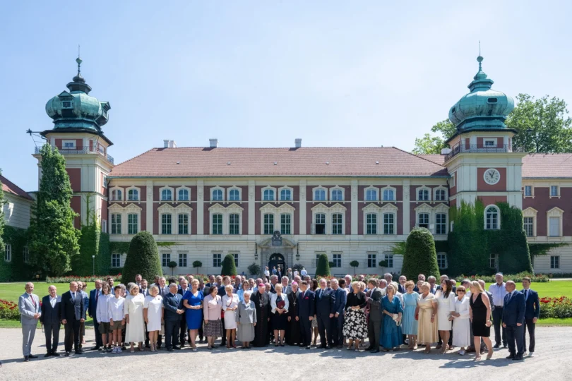 Uczestnicy uroczystości ustanowienie Rodziny Ulmów Patronami województwa podkarpackiego