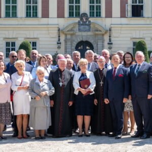 Uczestnicy uroczystości ustanowienie Rodziny Ulmów Patronami województwa podkarpackiego